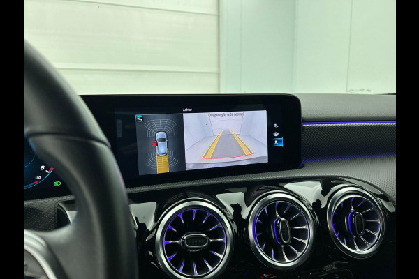 Mercedes-Benz A-Klasse 160 Business Solution Luxury Navigatie Apple Carplay/Android Auto Camera Parkeersensoren Cruise Control Stoelverwarming Virtual Cockpit Lichtmetalen velgen Climate Control