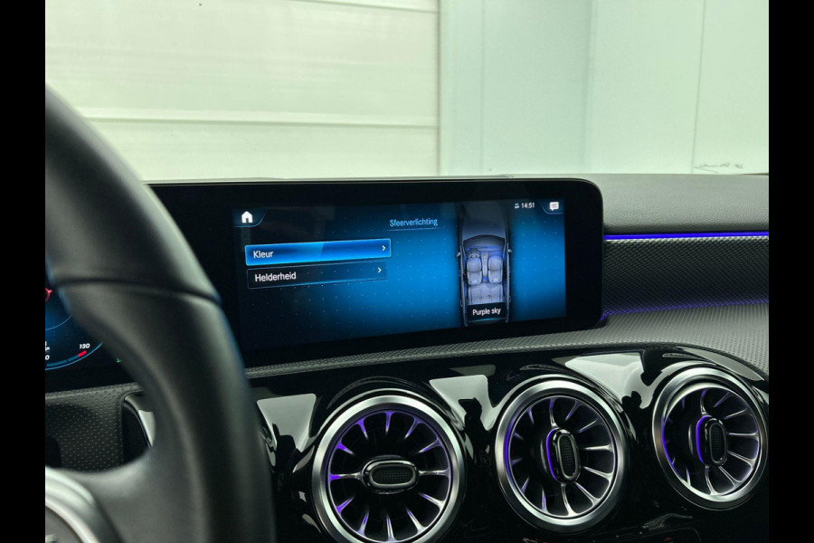 Mercedes-Benz A-Klasse 160 Business Solution Luxury Navigatie Apple Carplay/Android Auto Camera Parkeersensoren Cruise Control Stoelverwarming Virtual Cockpit Lichtmetalen velgen Climate Control