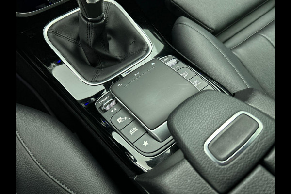 Mercedes-Benz A-Klasse 160 Business Solution Luxury Navigatie Apple Carplay/Android Auto Camera Parkeersensoren Cruise Control Stoelverwarming Virtual Cockpit Lichtmetalen velgen Climate Control
