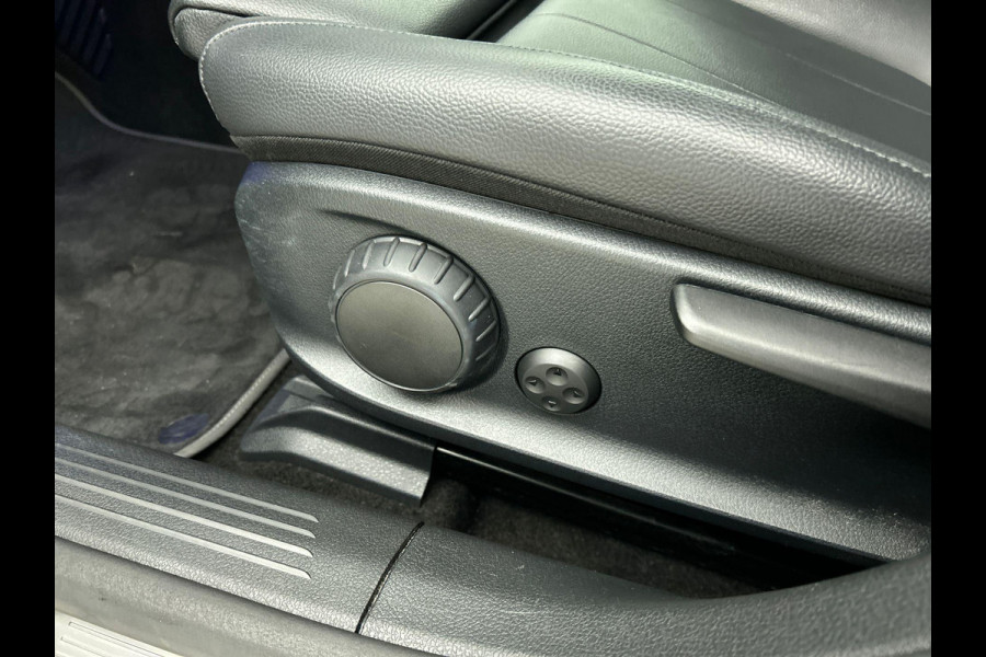 Mercedes-Benz A-Klasse 160 Business Solution Luxury Navigatie Apple Carplay/Android Auto Camera Parkeersensoren Cruise Control Stoelverwarming Virtual Cockpit Lichtmetalen velgen Climate Control