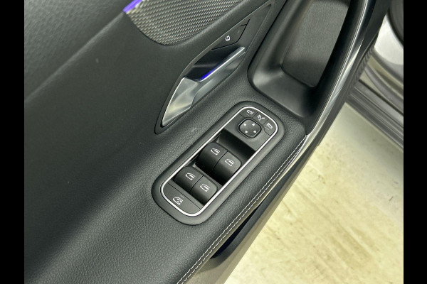 Mercedes-Benz A-Klasse 160 Business Solution Luxury Navigatie Apple Carplay/Android Auto Camera Parkeersensoren Cruise Control Stoelverwarming Virtual Cockpit Lichtmetalen velgen Climate Control