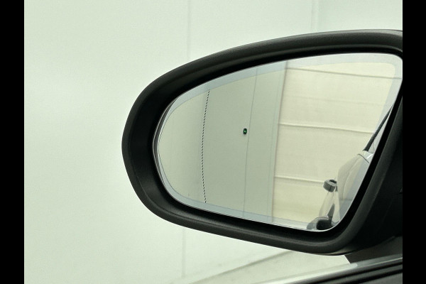 Mercedes-Benz A-Klasse 160 Business Solution Luxury Navigatie Apple Carplay/Android Auto Camera Parkeersensoren Cruise Control Stoelverwarming Virtual Cockpit Lichtmetalen velgen Climate Control