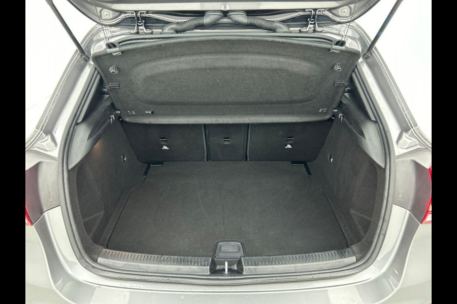 Mercedes-Benz A-Klasse 160 Business Solution Luxury Navigatie Apple Carplay/Android Auto Camera Parkeersensoren Cruise Control Stoelverwarming Virtual Cockpit Lichtmetalen velgen Climate Control