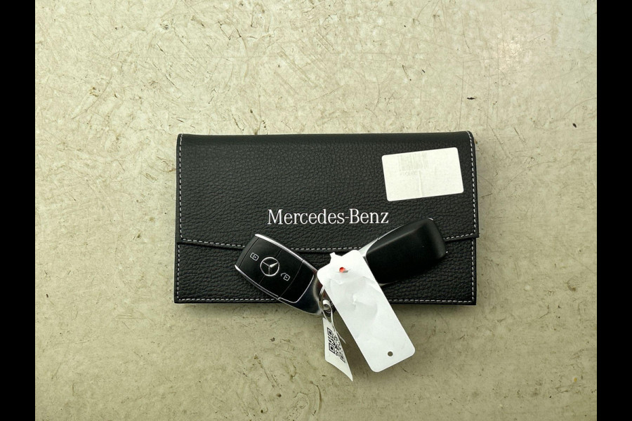 Mercedes-Benz A-Klasse 160 Business Solution Luxury Navigatie Apple Carplay/Android Auto Camera Parkeersensoren Cruise Control Stoelverwarming Virtual Cockpit Lichtmetalen velgen Climate Control