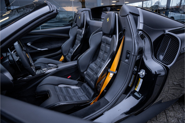 Ferrari 296 GTS 3.0 V6 830pk ** Kroymans ** Daytona Seats ** Lift ** HUD ** Pass Display ** Carbon Btw