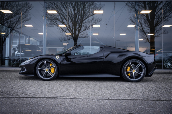 Ferrari 296 GTS 3.0 V6 830pk ** Kroymans ** Daytona Seats ** Lift ** HUD ** Pass Display ** Carbon Btw