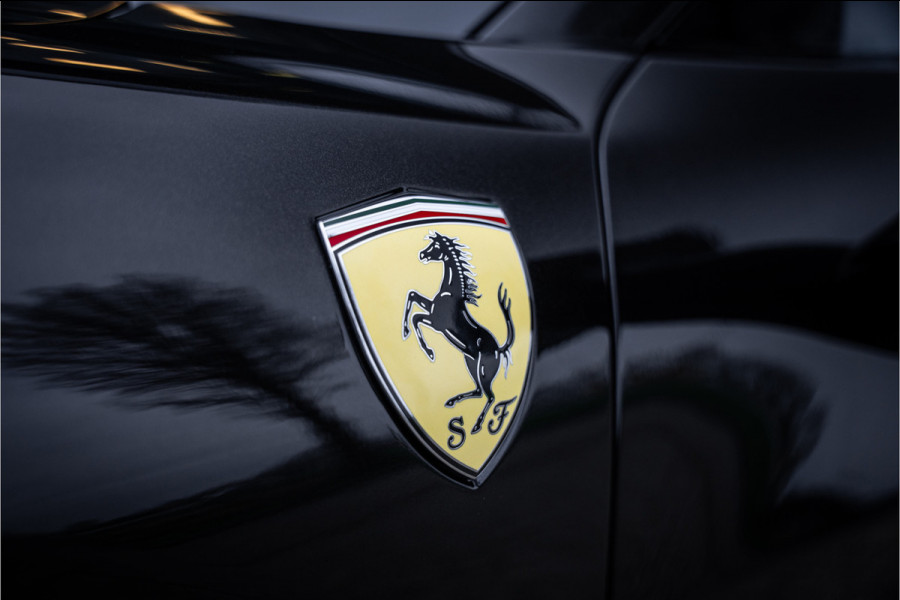 Ferrari 296 GTS 3.0 V6 830pk ** Kroymans ** Daytona Seats ** Lift ** HUD ** Pass Display ** Carbon Btw