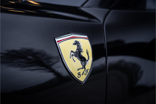 Ferrari 296 GTS 3.0 V6 830pk ** Kroymans ** Daytona Seats ** Lift ** HUD ** Pass Display ** Carbon Btw