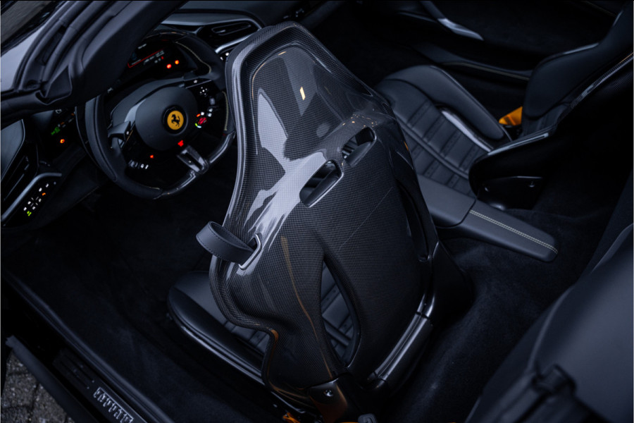 Ferrari 296 GTS 3.0 V6 830pk ** Kroymans ** Daytona Seats ** Lift ** HUD ** Pass Display ** Carbon Btw