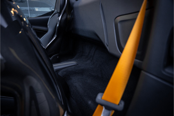 Ferrari 296 GTS 3.0 V6 830pk ** Kroymans ** Daytona Seats ** Lift ** HUD ** Pass Display ** Carbon Btw