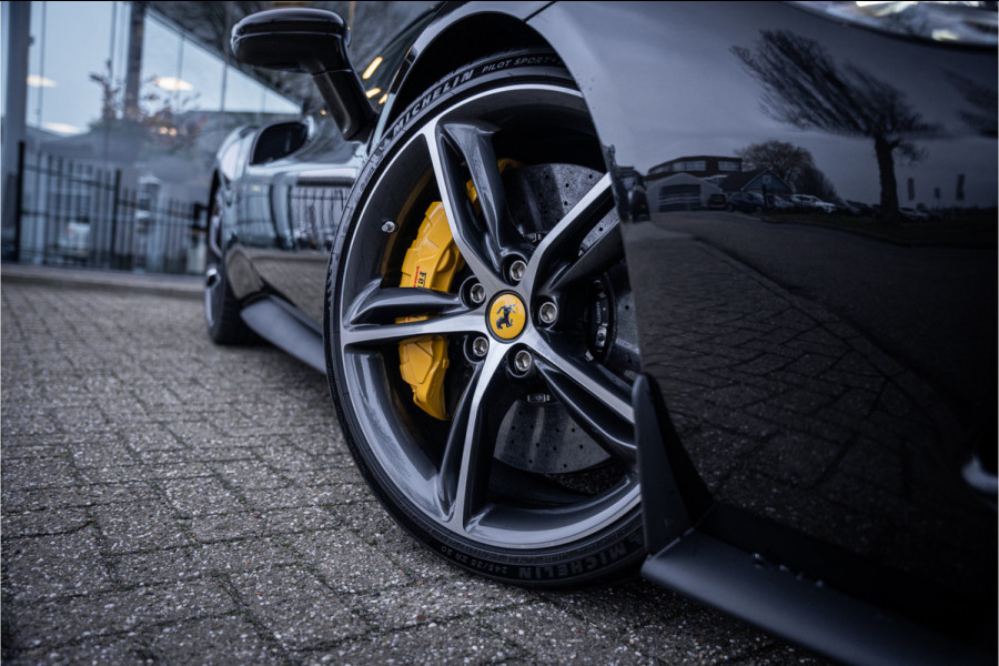 Ferrari 296 GTS 3.0 V6 830pk ** Kroymans ** Daytona Seats ** Lift ** HUD ** Pass Display ** Carbon Btw