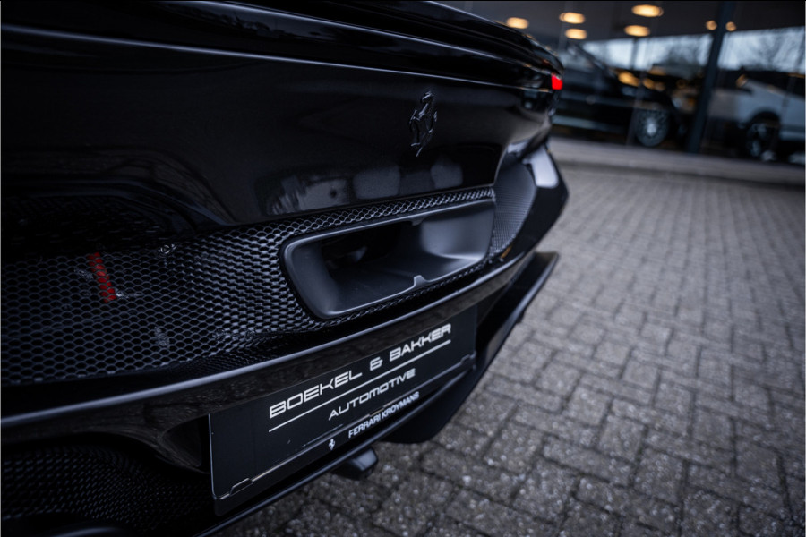 Ferrari 296 GTS 3.0 V6 830pk ** Kroymans ** Daytona Seats ** Lift ** HUD ** Pass Display ** Carbon Btw