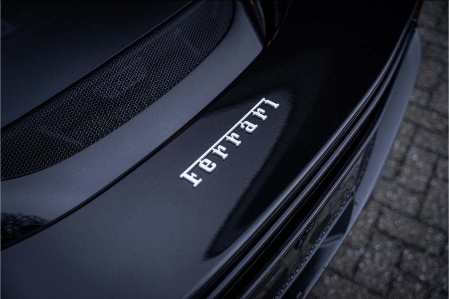 Ferrari 296 GTS 3.0 V6 830pk ** Kroymans ** Daytona Seats ** Lift ** HUD ** Pass Display ** Carbon Btw