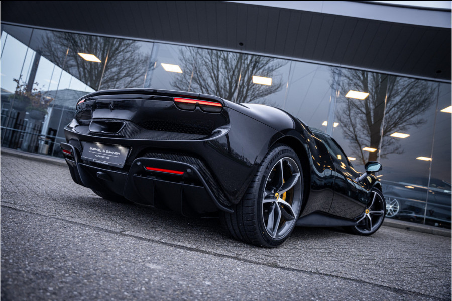 Ferrari 296 GTS 3.0 V6 830pk ** Kroymans ** Daytona Seats ** Lift ** HUD ** Pass Display ** Carbon Btw