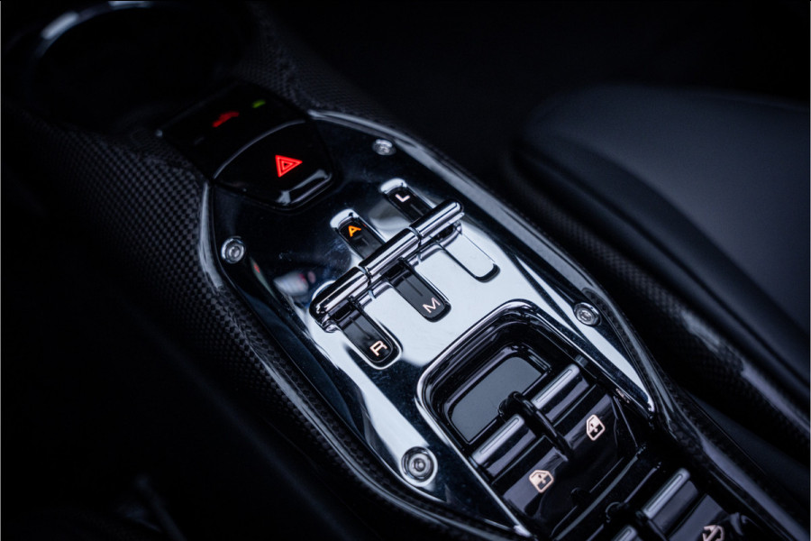 Ferrari 296 GTS 3.0 V6 830pk ** Kroymans ** Daytona Seats ** Lift ** HUD ** Pass Display ** Carbon Btw