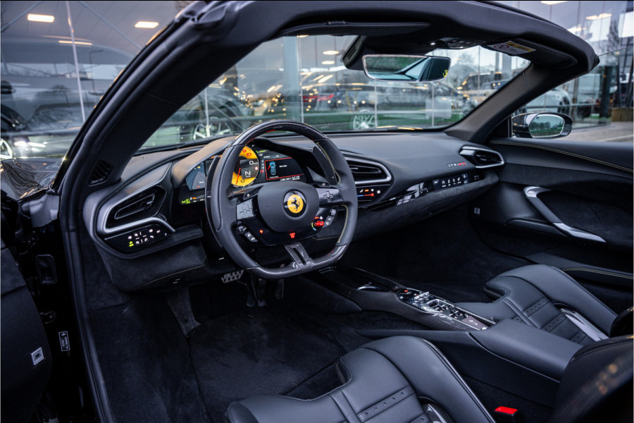 Ferrari 296 GTS 3.0 V6 830pk ** Kroymans ** Daytona Seats ** Lift ** HUD ** Pass Display ** Carbon Btw