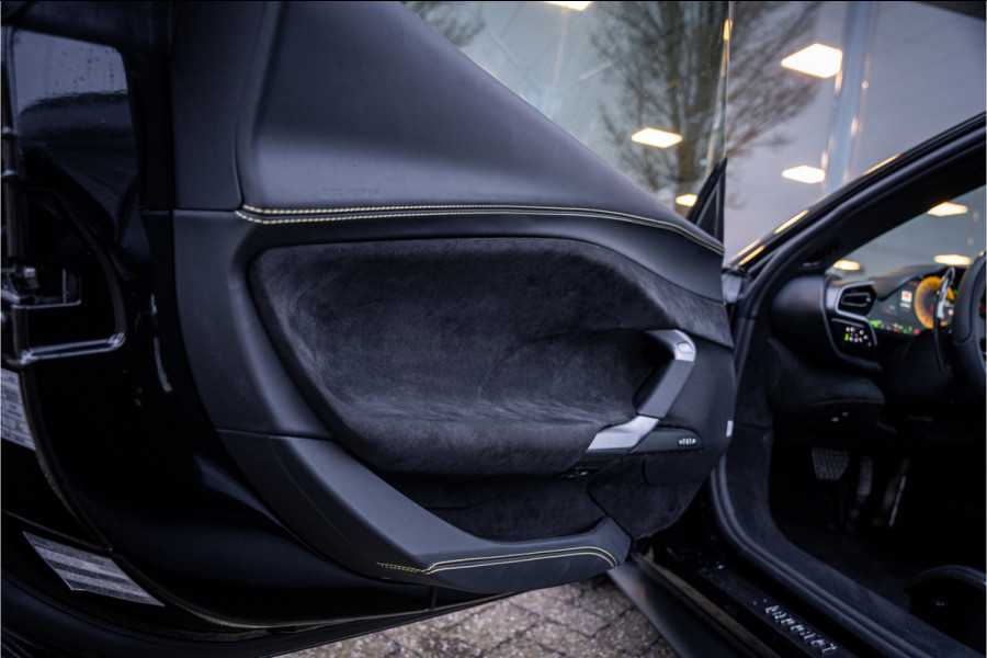 Ferrari 296 GTS 3.0 V6 830pk ** Kroymans ** Daytona Seats ** Lift ** HUD ** Pass Display ** Carbon Btw