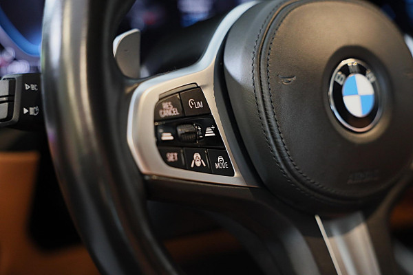 BMW 3-serie 330e High Executive M Sport / Head Up / Memory / Acc / Lane Assist / Dode Hoek / Open Dak / Cognac Leder / Camera /Led