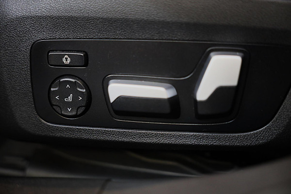 BMW 3-serie 330e High Executive M Sport / Head Up / Memory / Acc / Lane Assist / Dode Hoek / Open Dak / Cognac Leder / Camera /Led