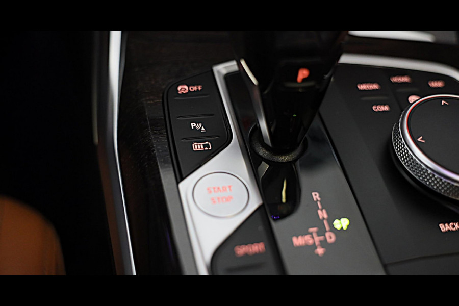 BMW 3-serie 330e High Executive M Sport / Head Up / Memory / Acc / Lane Assist / Dode Hoek / Open Dak / Cognac Leder / Camera /Led