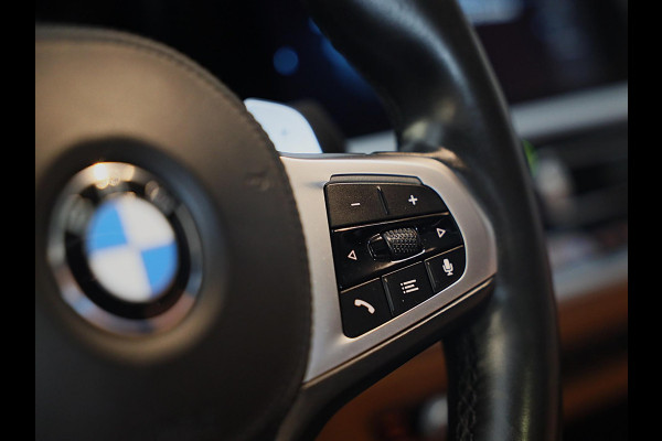 BMW 3-serie 330e High Executive M Sport / Head Up / Memory / Acc / Lane Assist / Dode Hoek / Open Dak / Cognac Leder / Camera /Led