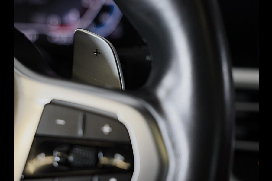 BMW 3-serie 330e High Executive M Sport / Head Up / Memory / Acc / Lane Assist / Dode Hoek / Open Dak / Cognac Leder / Camera /Led