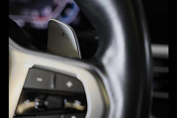 BMW 3-serie 330e High Executive M Sport / Head Up / Memory / Acc / Lane Assist / Dode Hoek / Open Dak / Cognac Leder / Camera /Led