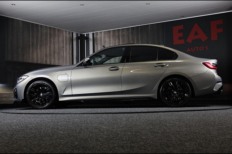 BMW 3-serie 330e High Executive M Sport / Head Up / Memory / Acc / Lane Assist / Dode Hoek / Open Dak / Cognac Leder / Camera /Led