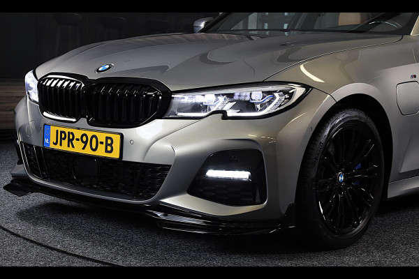 BMW 3-serie 330e High Executive M Sport / Head Up / Memory / Acc / Lane Assist / Dode Hoek / Open Dak / Cognac Leder / Camera /Led
