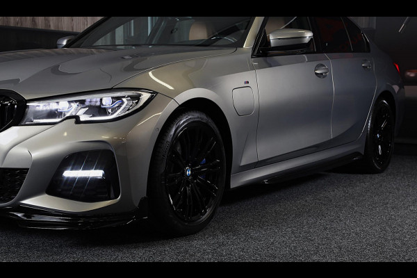 BMW 3-serie 330e High Executive M Sport / Head Up / Memory / Acc / Lane Assist / Dode Hoek / Open Dak / Cognac Leder / Camera /Led