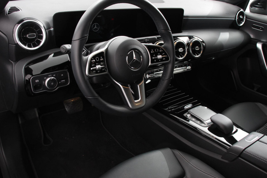 Mercedes-Benz A-Klasse 180 136pk DCT Progressive Navigatie Parkeersensoren Camera Cruise Control Stoelverwarming Ledverlichting Climate Control