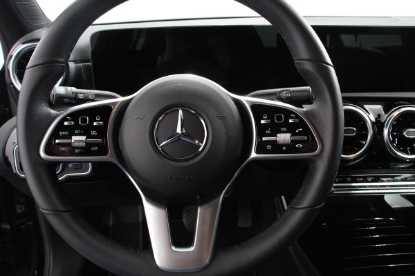 Mercedes-Benz A-Klasse 180 136pk DCT Progressive Navigatie Parkeersensoren Camera Cruise Control Stoelverwarming Ledverlichting Climate Control