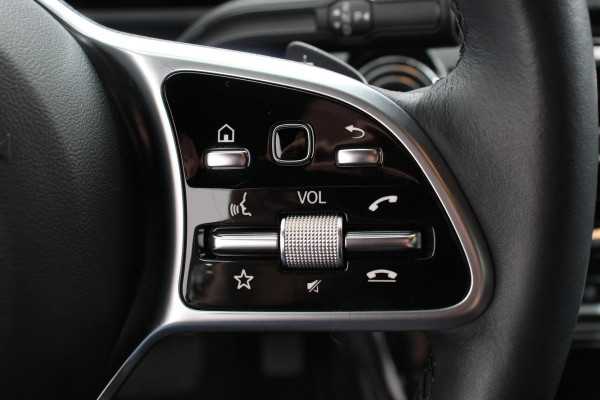 Mercedes-Benz A-Klasse 180 136pk DCT Progressive Navigatie Parkeersensoren Camera Cruise Control Stoelverwarming Ledverlichting Climate Control