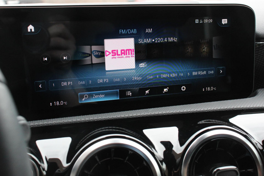 Mercedes-Benz A-Klasse 180 136pk DCT Progressive Navigatie Parkeersensoren Camera Cruise Control Stoelverwarming Ledverlichting Climate Control