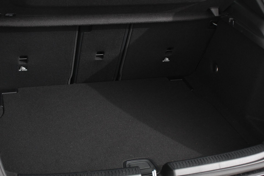 Mercedes-Benz A-Klasse 180 136pk DCT Progressive Navigatie Parkeersensoren Camera Cruise Control Stoelverwarming Ledverlichting Climate Control