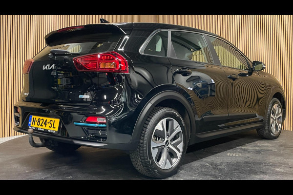 Kia e-Niro 64 kWh|100% SOH|NIEUWE LOGO|FACELIFT|3-FASE|TREKHAAK|1/2 LEDER|ACC|APPLE CARPLAY/ANDROID AUT|CAMERA|1e EIG|NL-AUTO|NAP|
