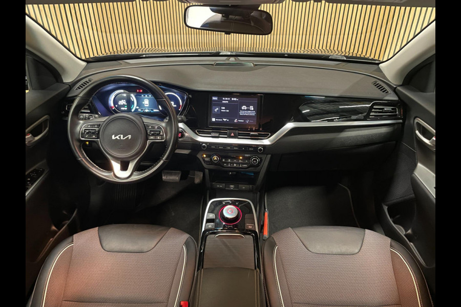 Kia e-Niro 64 kWh|100% SOH|NIEUWE LOGO|FACELIFT|3-FASE|TREKHAAK|1/2 LEDER|ACC|APPLE CARPLAY/ANDROID AUT|CAMERA|1e EIG|NL-AUTO|NAP|