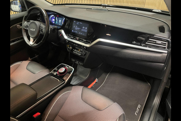 Kia e-Niro 64 kWh|100% SOH|NIEUWE LOGO|FACELIFT|3-FASE|TREKHAAK|1/2 LEDER|ACC|APPLE CARPLAY/ANDROID AUT|CAMERA|1e EIG|NL-AUTO|NAP|