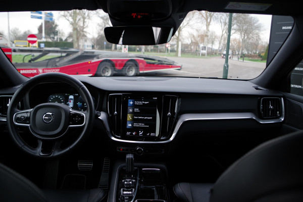 Volvo V60 2.0 T8 Recharge 390 PK AWD R-Design PHEV, Trekhaak, 360 Camera, Memory, H/K Sound, Adap. Cruise Control