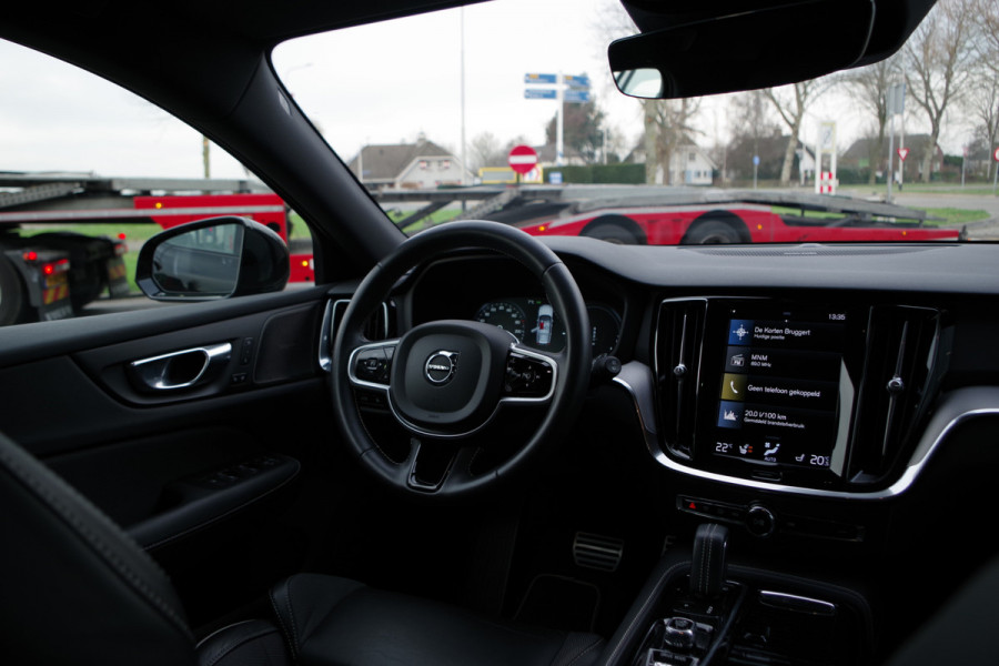 Volvo V60 2.0 T8 Recharge 390 PK AWD R-Design PHEV, Trekhaak, 360 Camera, Memory, H/K Sound, Adap. Cruise Control