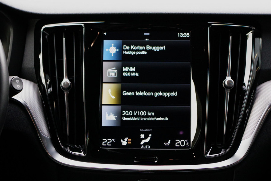 Volvo V60 2.0 T8 Recharge 390 PK AWD R-Design PHEV, Trekhaak, 360 Camera, Memory, H/K Sound, Adap. Cruise Control