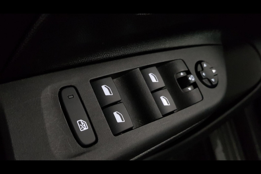 Opel Corsa 1.2 Sport | Navigatie | Panorama dak | Camera | Side / Lane Assist | LED Pack | Stoel / Stuur verwarming | 17 inch Lichtmetaal |