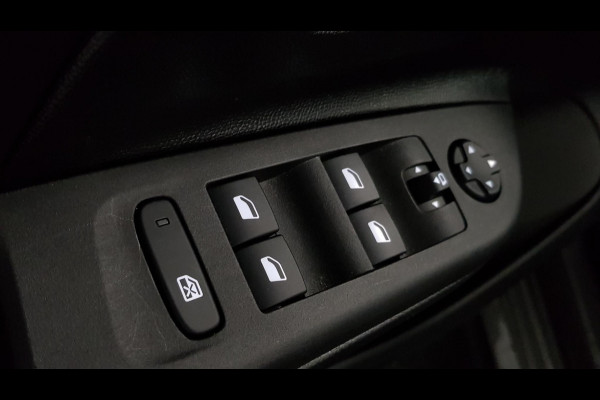 Opel Corsa 1.2 Sport | Navigatie | Panorama dak | Camera | Side / Lane Assist | LED Pack | Stoel / Stuur verwarming | 17 inch Lichtmetaal |