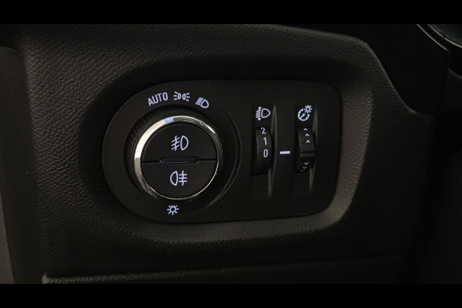 Opel Corsa 1.2 Sport | Navigatie | Panorama dak | Camera | Side / Lane Assist | LED Pack | Stoel / Stuur verwarming | 17 inch Lichtmetaal |