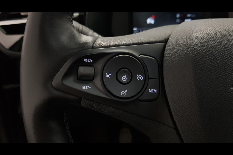 Opel Corsa 1.2 Sport | Navigatie | Panorama dak | Camera | Side / Lane Assist | LED Pack | Stoel / Stuur verwarming | 17 inch Lichtmetaal |