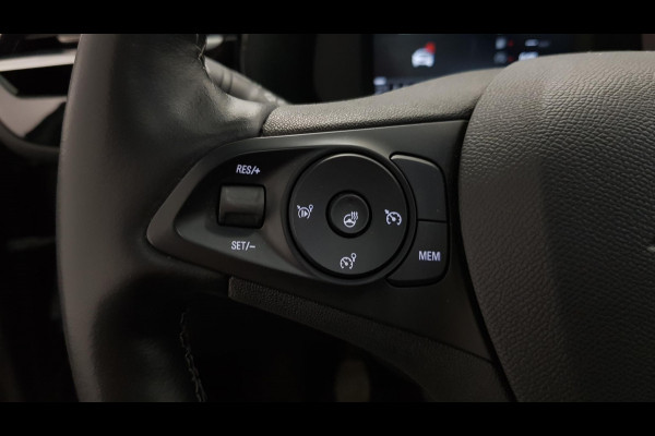 Opel Corsa 1.2 Sport | Navigatie | Panorama dak | Camera | Side / Lane Assist | LED Pack | Stoel / Stuur verwarming | 17 inch Lichtmetaal |