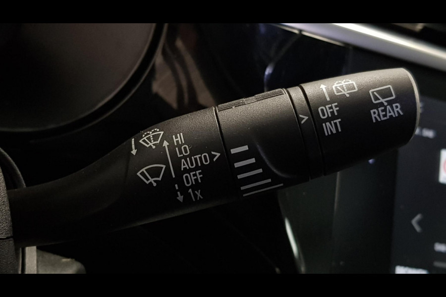 Opel Corsa 1.2 Sport | Navigatie | Panorama dak | Camera | Side / Lane Assist | LED Pack | Stoel / Stuur verwarming | 17 inch Lichtmetaal |