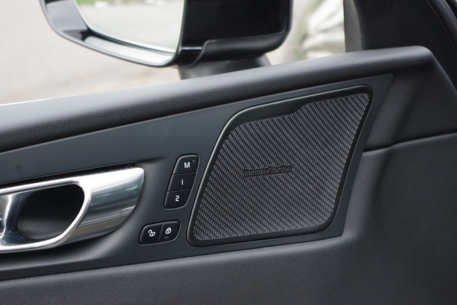 Volvo XC60 2.0 T6 Plug-in hybrid 350 PK AWD Ultimate Bright, Leder, Panoramadak, H/K Sound