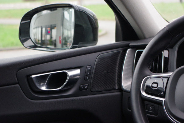 Volvo XC60 2.0 T6 Plug-in hybrid 350 PK AWD Ultimate Bright, Leder, Panoramadak, H/K Sound