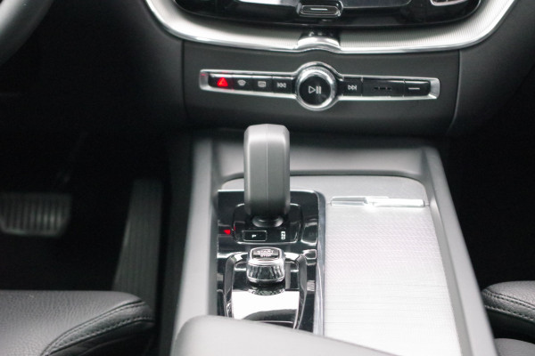 Volvo XC60 2.0 T6 Plug-in hybrid 350 PK AWD Ultimate Bright, Leder, Panoramadak, H/K Sound